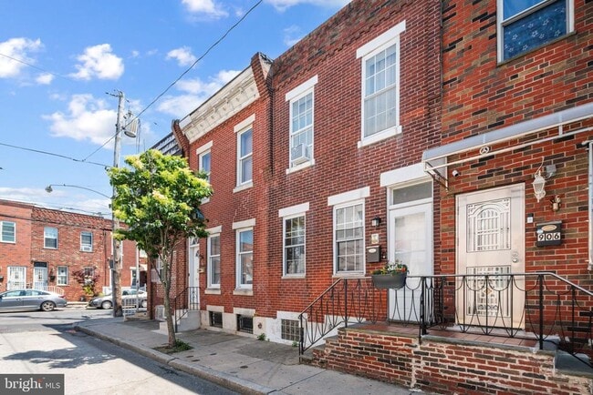 Building Photo - 904 Tree St