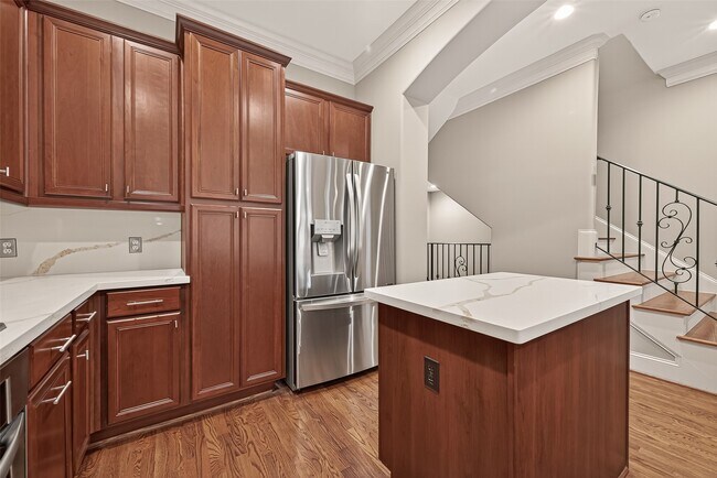 Building Photo - 232 Detering St