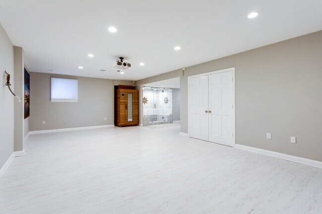 Building Photo - 4611 Charleston Terrace NW