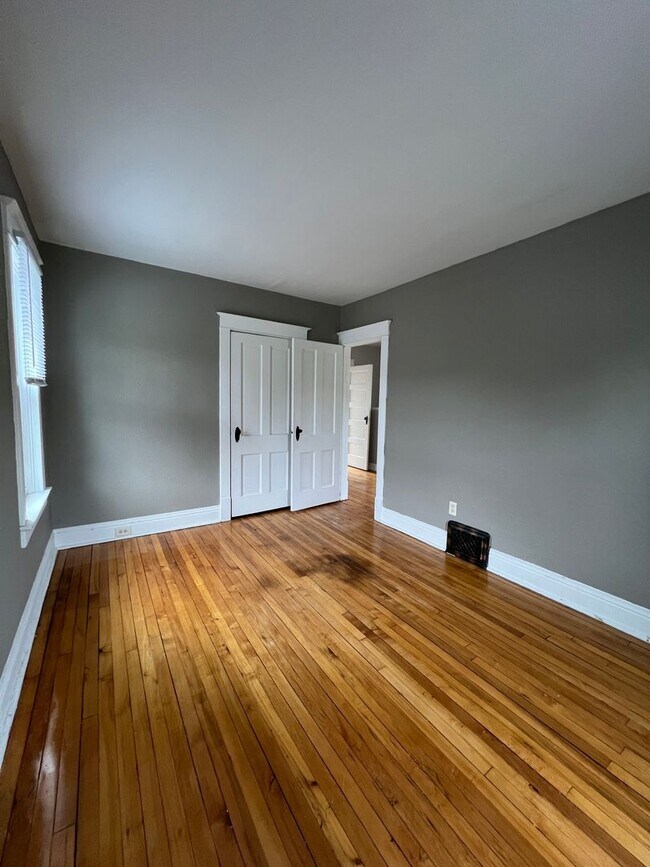 Building Photo - 4 Bedroom 2 Bath House Available in Wausau NOW!