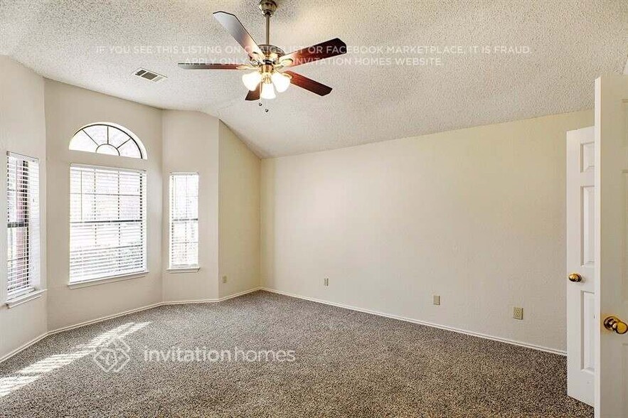 Building Photo - 727 Autumn Oaks Dr