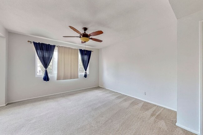 Building Photo - Large Family home - 4 Bedroom / 3 Bath