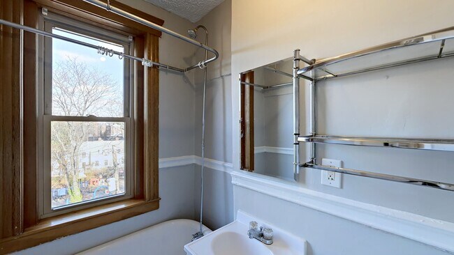 Building Photo - 99 Hancock St