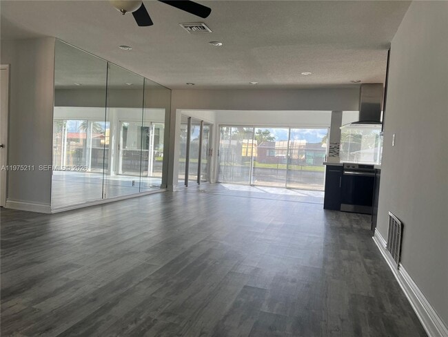 Building Photo - 5909 NW 67th Ave