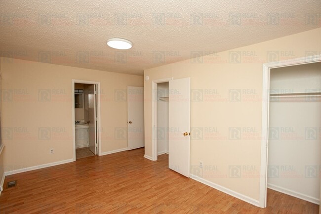 Building Photo - 8722 Rollingwood Rd