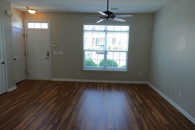 Building Photo - 202 Elise Dr