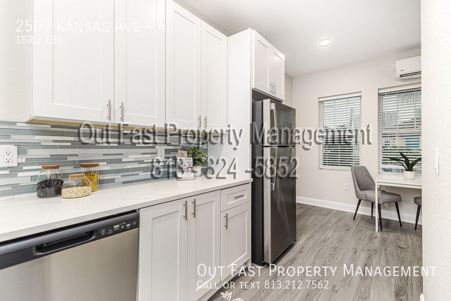 Building Photo - 2509 W Kansas Ave