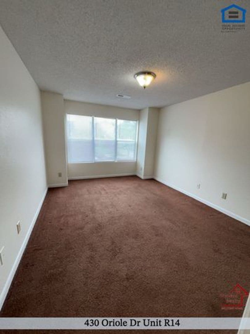 Building Photo - 430 Oriole Dr