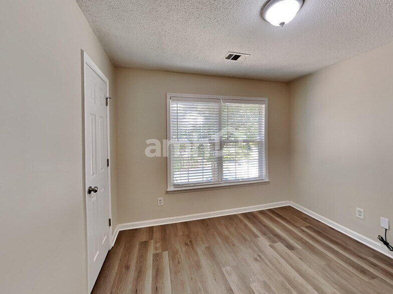 Building Photo - 4207 Pentworth Ln NW