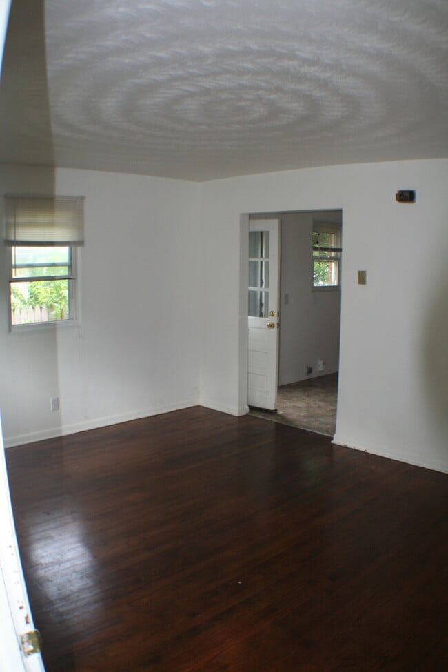 Building Photo - 8924 London St