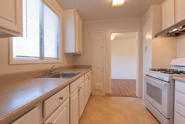 Building Photo - House in Great Sunnyvale Location w/Large Yard & Gardener