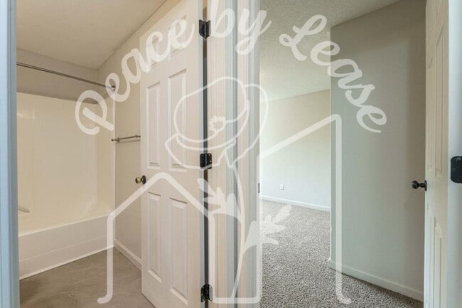 Building Photo - 2521 Strasburg Dr