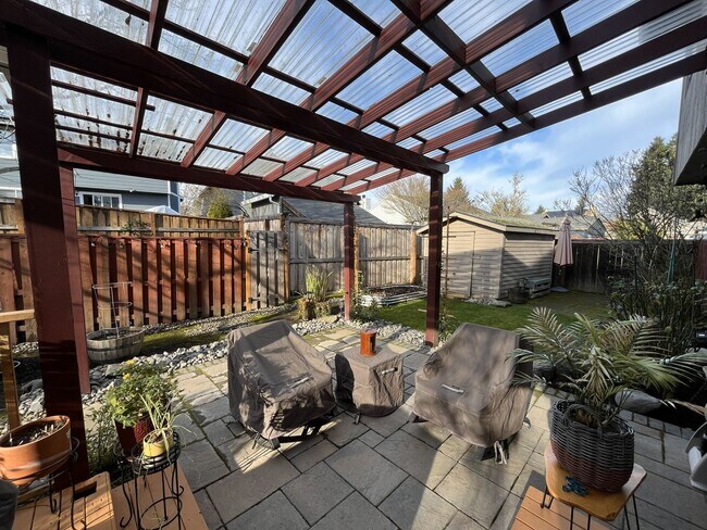 Building Photo - Light-Filled Three Bedroom Home with Private Bonus Space and Outdoor Living