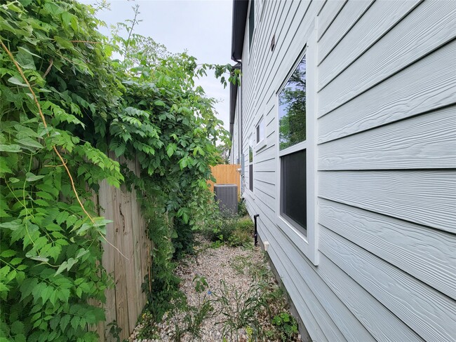 Building Photo - 8316 Curry Rd