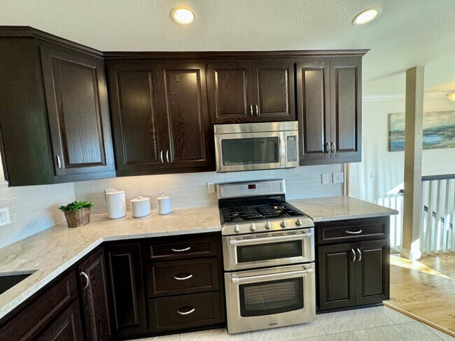 Building Photo - 25400 Radonich Rd