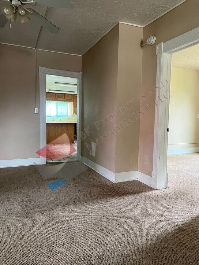 Building Photo - Lundberg