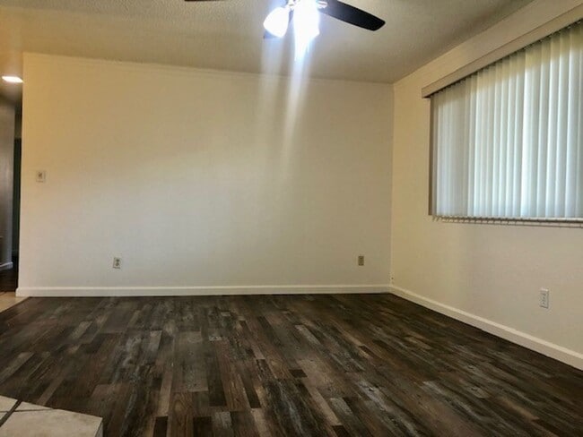 Building Photo - 7521 Blackthorne Way