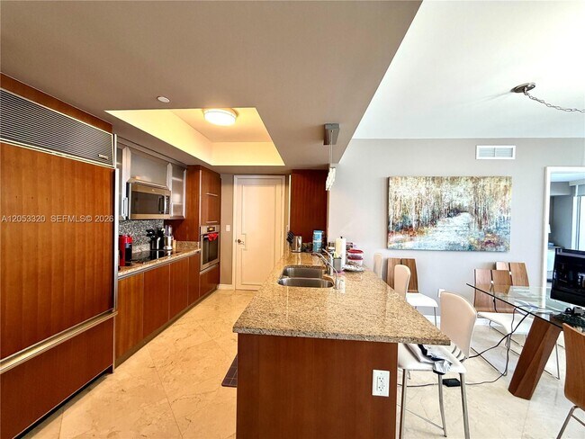 Building Photo - 17201 Collins Ave
