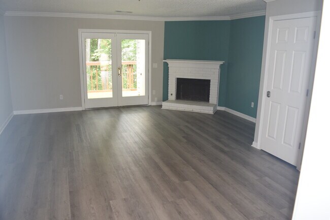 Building Photo - 141 Sterling Ct