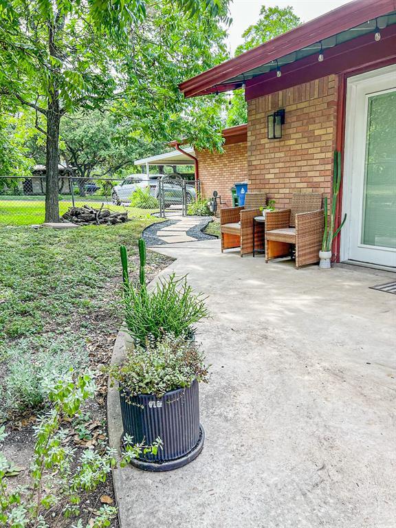 Building Photo - 205 W Covington Dr