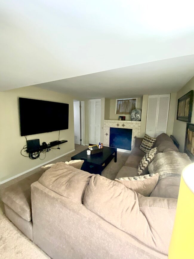 Building Photo - 1829 Duncan Ave