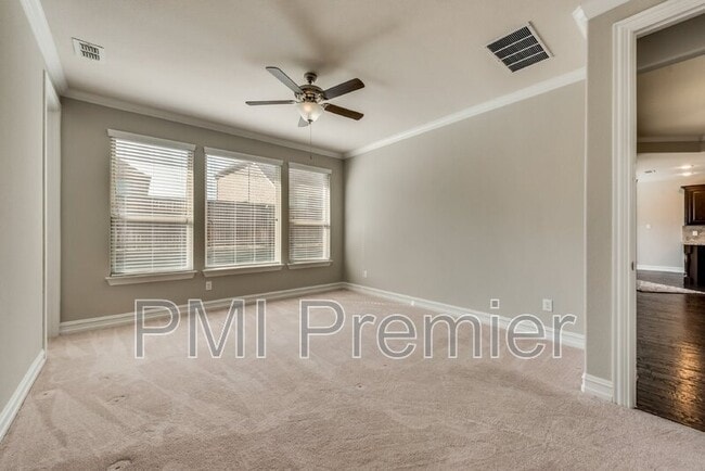 Building Photo - 2818 Balmoral Dr