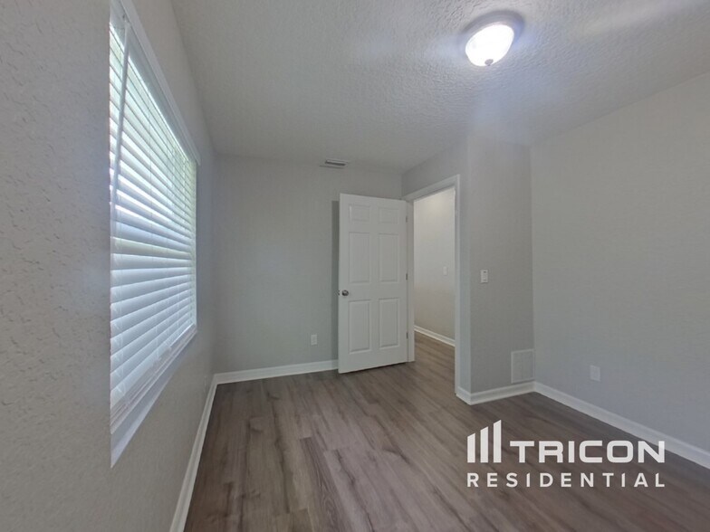 Building Photo - 4011 Palm Dr