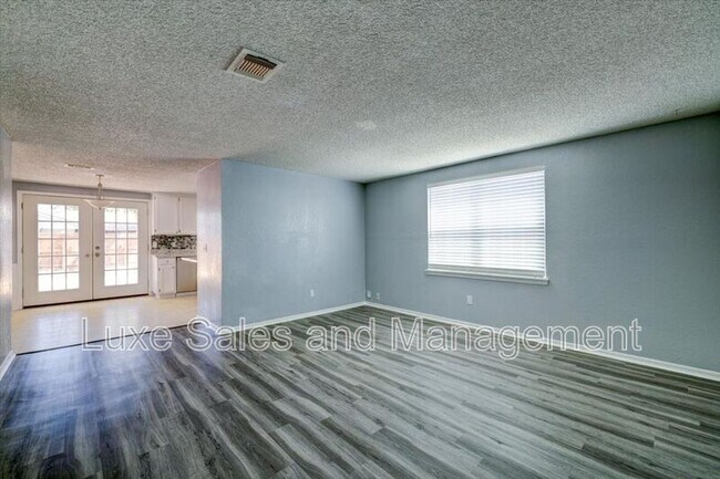 Building Photo - 8506 S Drexel Pl