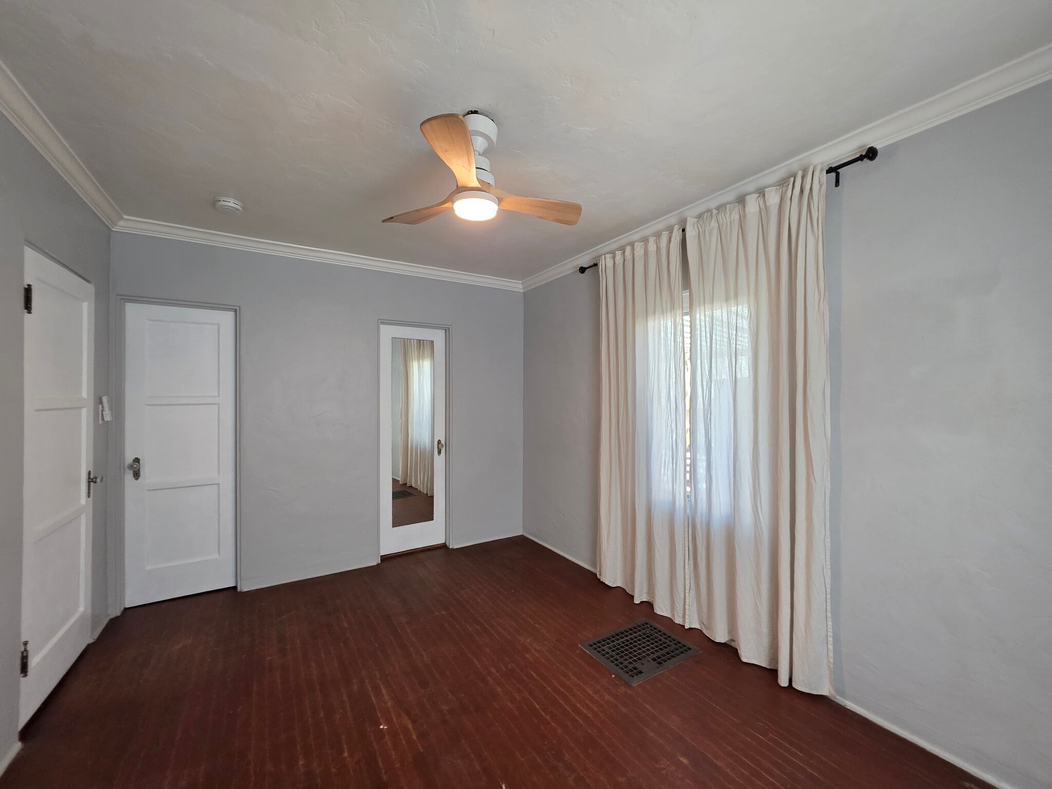 i - 4649 W Point Loma Blvd