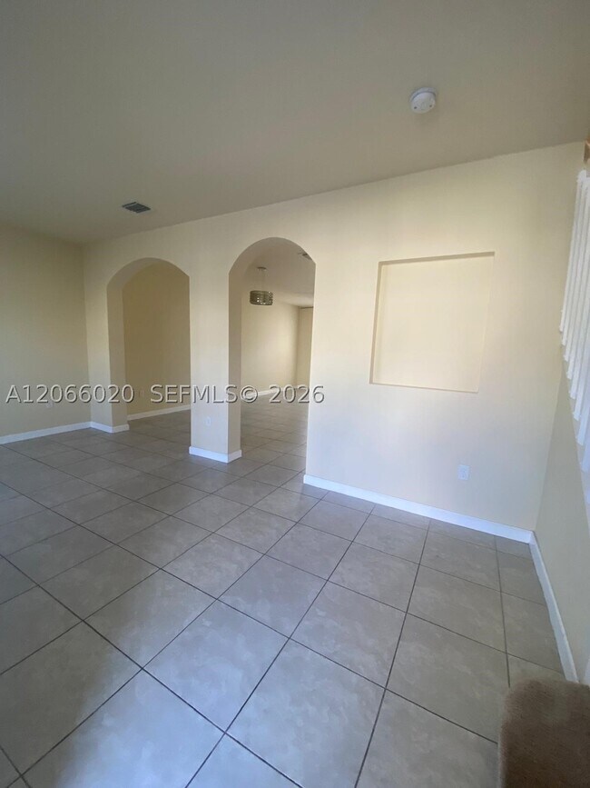 Building Photo - 9438 SW 171st Ct