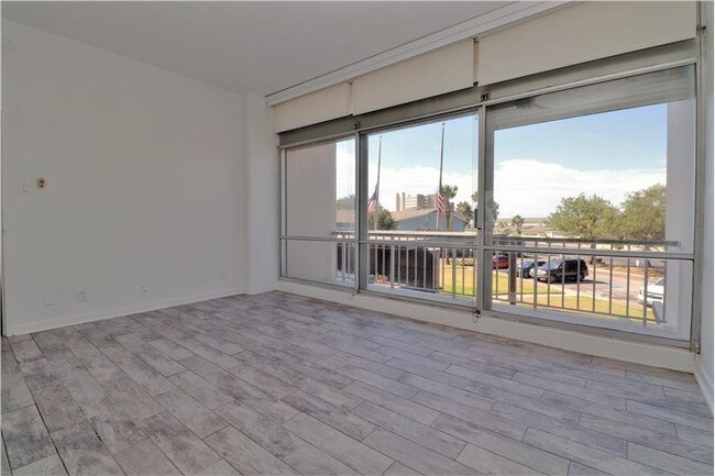 Building Photo - 4600 Ocean Dr