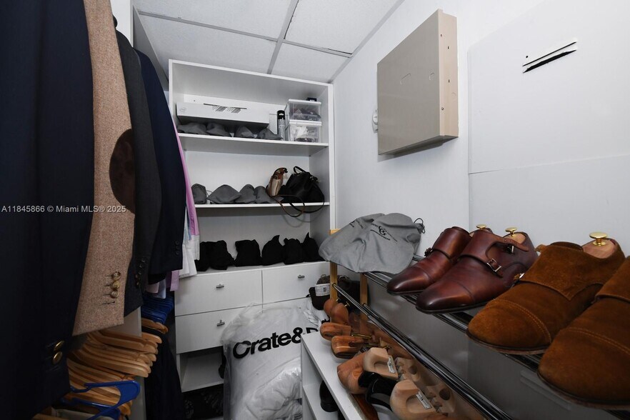 Building Photo - 465 Brickell Ave