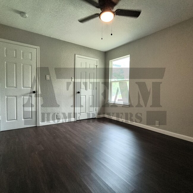 Building Photo - Beautiful 2 Bedroom 1 Bathroom for rent in Kaufman!