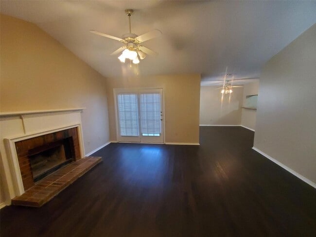 Building Photo - Move in ready home in Mesquite!