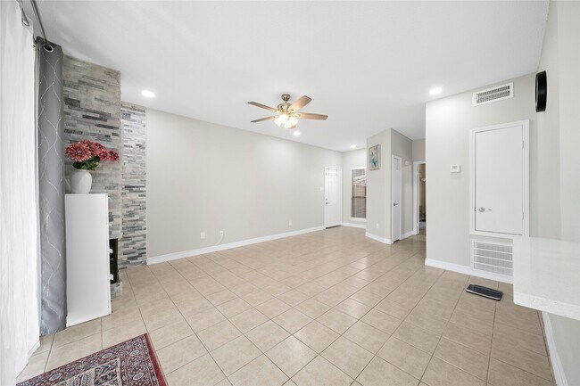 Building Photo - 8257 Sands Point Dr