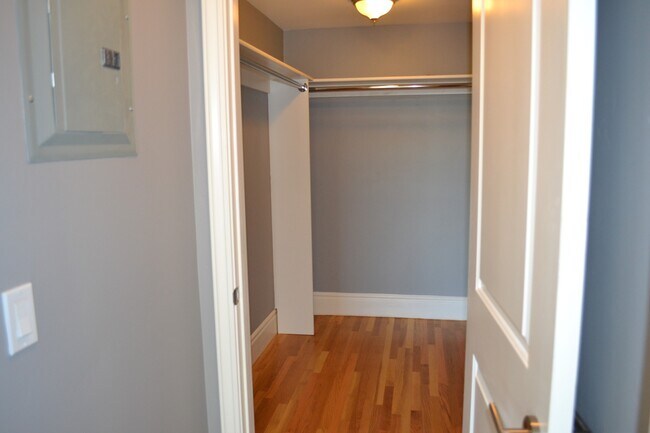 Building Photo - Stylish 2BD Golden Hill Gem | A/C, Bonus R...