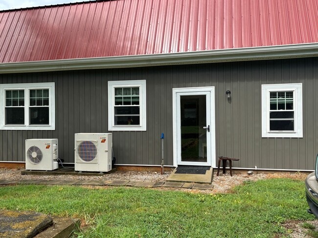 Building Photo - Charming Country House Fully Furnished