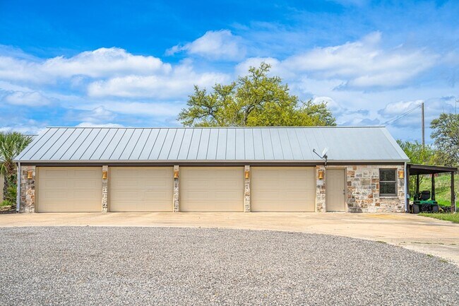 Building Photo - 3190 Medina Hwy