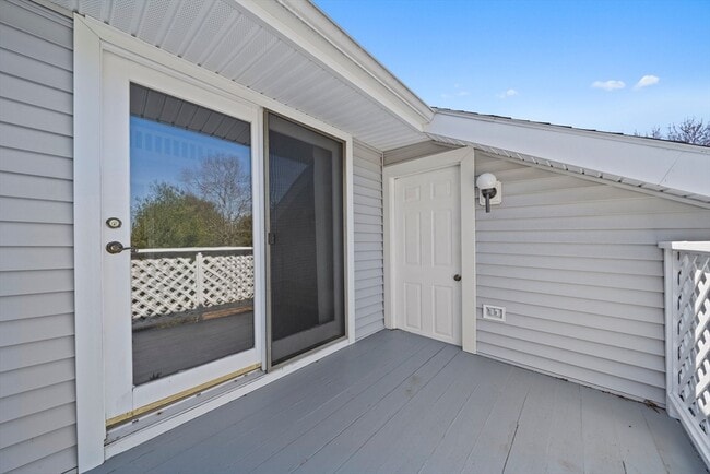 Building Photo - 600 County St