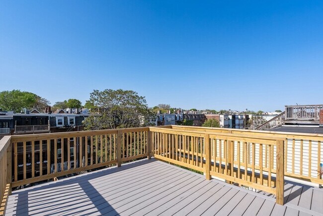 Building Photo - 100 Bennington St