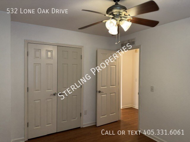 Building Photo - 532 Lone Oak Dr