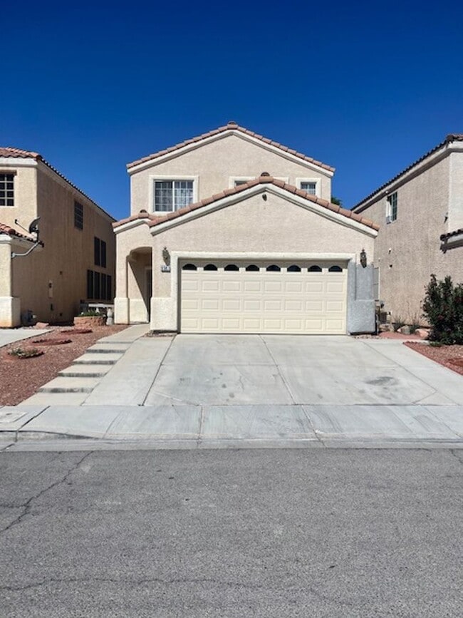 Building Photo - SINGLE FAMILY 3 BED/ 2.5 BATH W/ DOWNSTAIR...