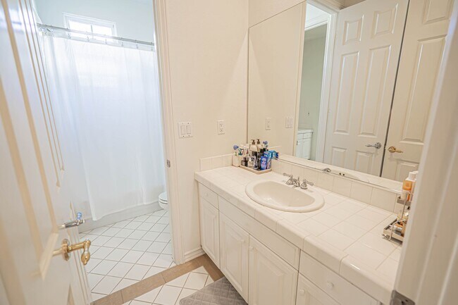 Building Photo - 4 Bedroom Home for Rent in The Woodlands!