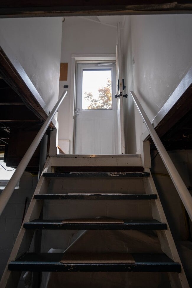 Building Photo - Beautiful Four Bedroom Home