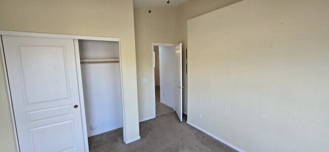 Building Photo - 1241 E Elm Rd