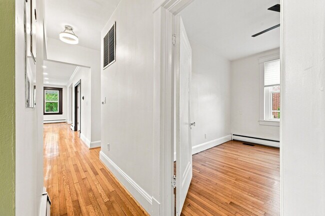 Building Photo - 734 Shirley Ave