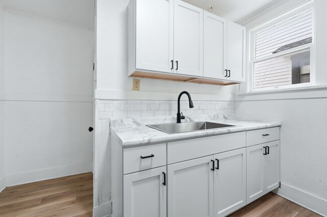 Building Photo - 3 BR - Classic Charm Meets Modern Living