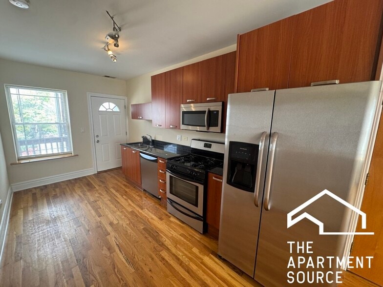 Primary Photo - 3650 W Berteau Ave
