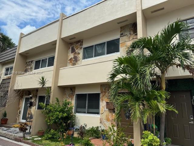 Building Photo - 8956 Collins Ave