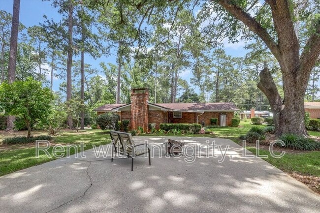 Building Photo - 1917 Sharon Rd